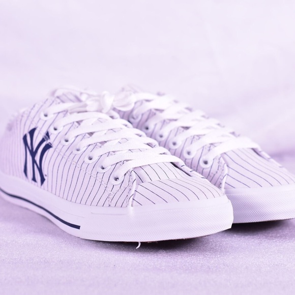 Row One New York Yankees Jersey Victory Sneakers - Picture 2 of 6